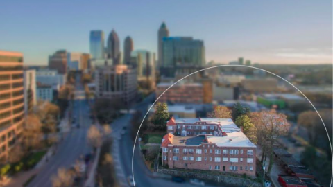 A photo of Midtown Atlanta with an old apartment building in focus. 